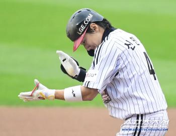 A timely two-run hit to save Shin Min-jae's full base chance