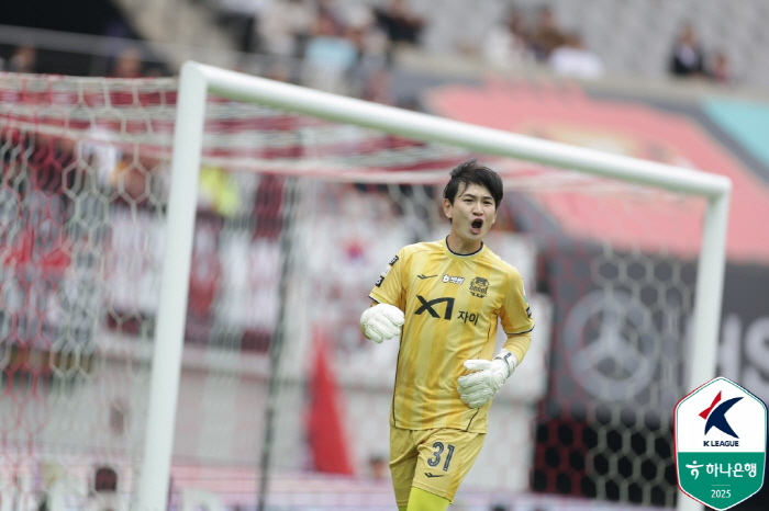  Lin Guard from Manchester United went crazy In the second half of the match against Gangwon-do, 02 → 42 miraculous come-from-behind victory...One help from Moon Seon-min who died and survived