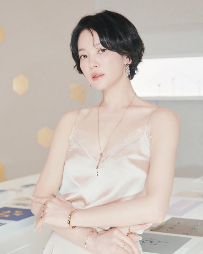 Song Hye-kyo Stuns in Elegant and Alluring New Pictorial