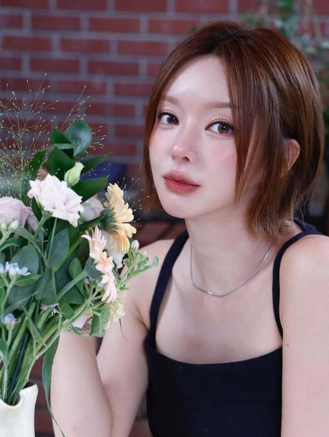 'Why did you become so pretty?' with AOA's rising beauty