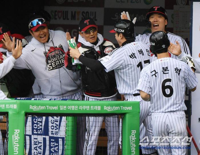 Winning Game 1, LG's variable occurred Chirinos Damseum Game 2 failed. Lim Chan-kyu has the best ERA against Hanwha. Chirinos prepare for Game 3 and 4