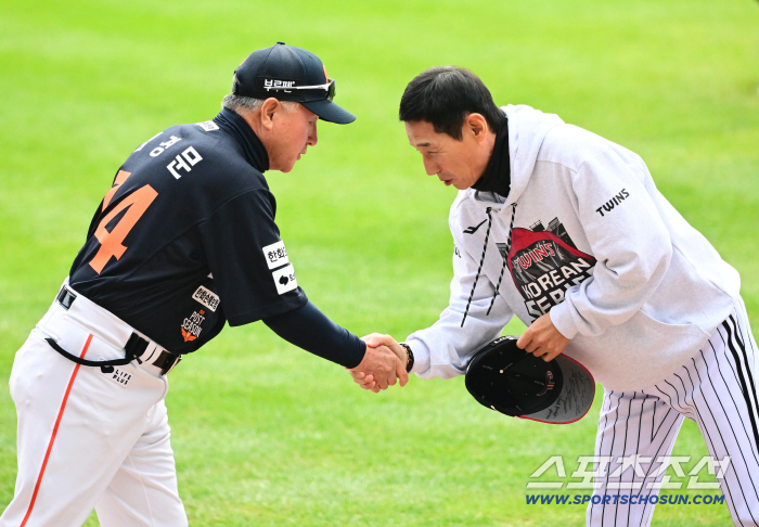 Winning Game 1, LG's variable occurred Chirinos Damseum Game 2 failed. Lim Chan-kyu has the best ERA against Hanwha. Chirinos prepare for Game 3 and 4