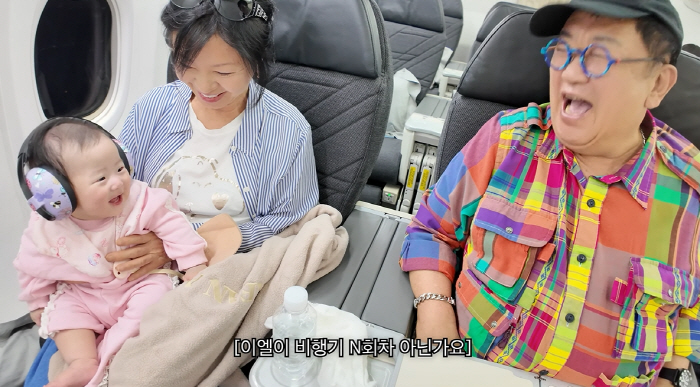 73-year-old Lee Yong-sik's granddaughter was a blessing. It happened on the 42nd anniversary of his wedding