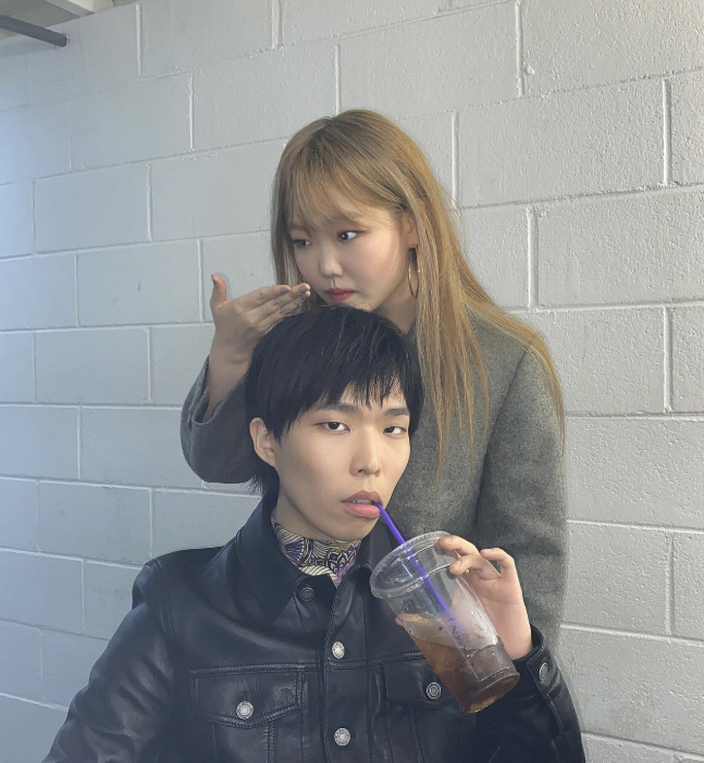 AKMU’s Lee Suhyun Shares Workout Routine and Denies Using Diet Aids:
