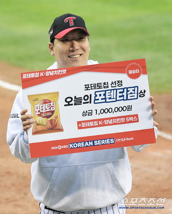 Director Moon reunited with him in the fall for the first time in 10 years...When I can't sleep because I'm nervous, Kim Hyun-soo, the No. 1 RBI player in PS, overcomes the tremor