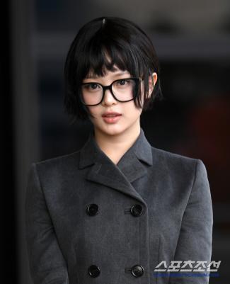 NewJeans’ Hanni Withdraws Complaint, Court Dismisses Case Against Malicious Commenter