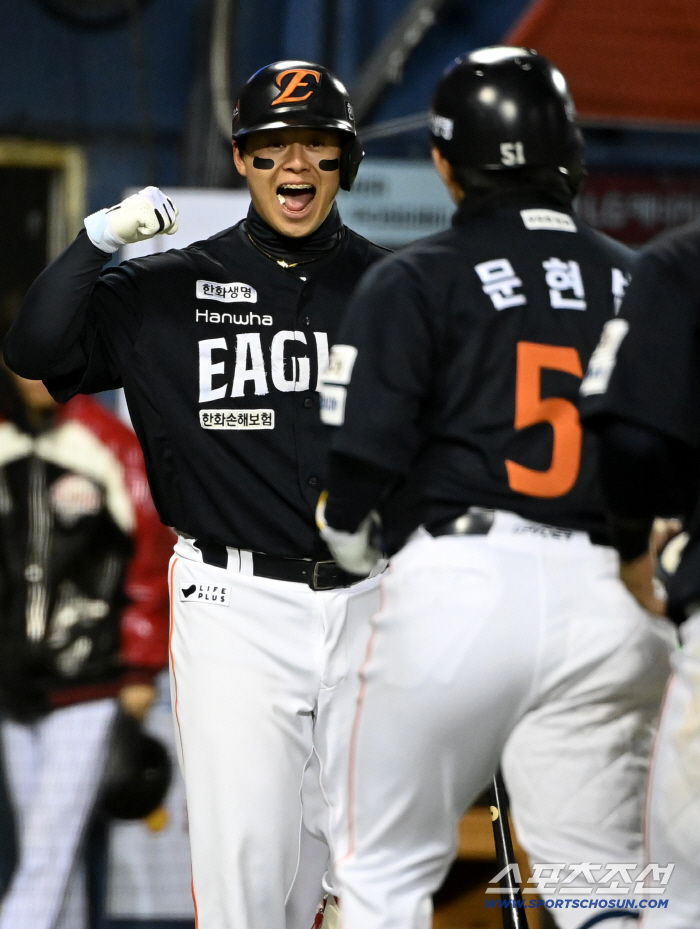 ERA 1.59 I've solved my sadness properly...Is it Jamsil? Hanwha's batting line broke out properly. Moon Hyun-bin → Noh Si-hwan, back-to-back home run gain the upper hand