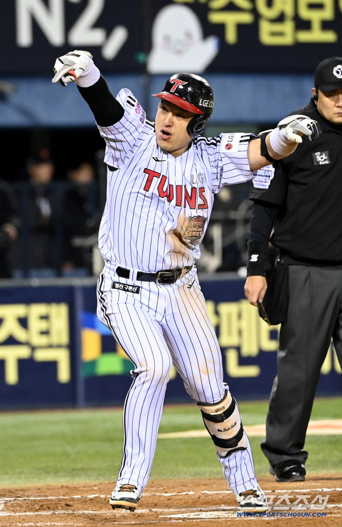 Give me the MVP of Game 2! Ryu Hyun-jin's sniper is in season, and autumn tuna roars hot...Records don't lie 