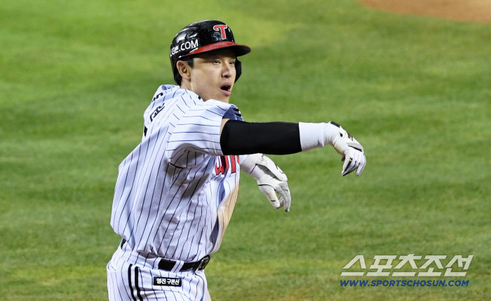 Give me the MVP of Game 2! Ryu Hyun-jin's sniper is in season, and autumn tuna roars hot...Records don't lie 