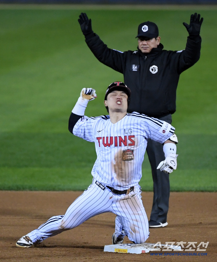 Give me the MVP of Game 2! Ryu Hyun-jin's sniper is in season, and autumn tuna roars hot...Records don't lie 