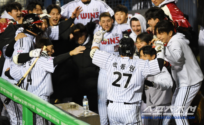 Give me the MVP of Game 2! Ryu Hyun-jin's sniper is in season, and autumn tuna roars hot...Records don't lie 