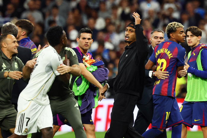 Hey, you punk! Talk more! El Clasico Scuffles Big Bang Real always steals wide range provocation → Vinicius Fury rush