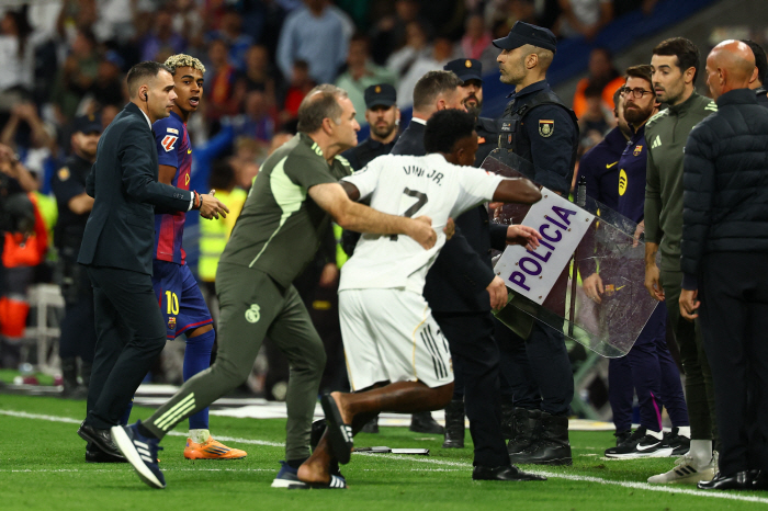 Hey, you punk! Talk more! El Clasico Scuffles Big Bang Real always steals wide range provocation → Vinicius Fury rush