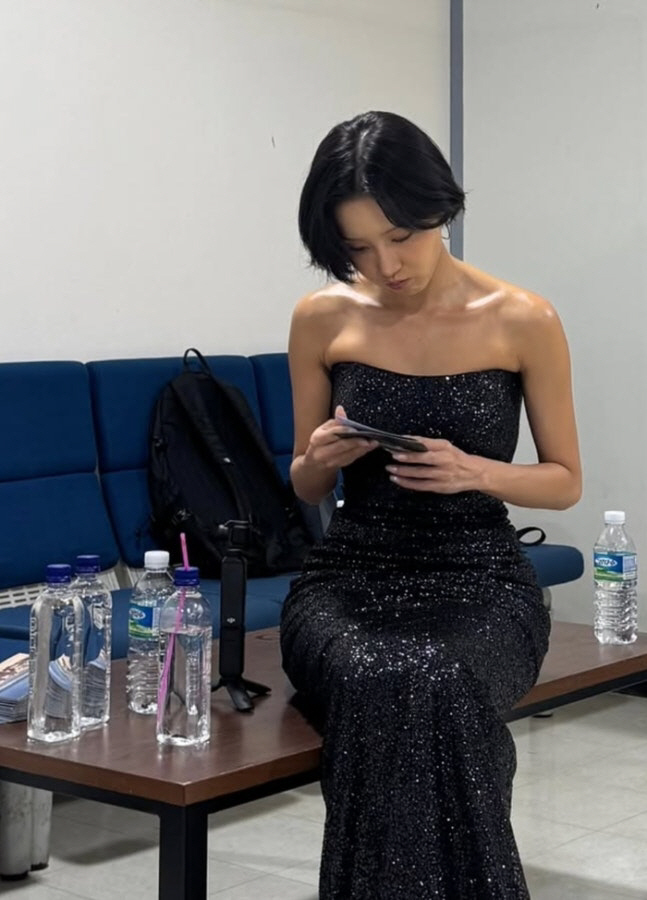 Hwasa and best friend Whee In's two-shot 'Good Goodbye' performance behind the scenes 'Goodbye' 