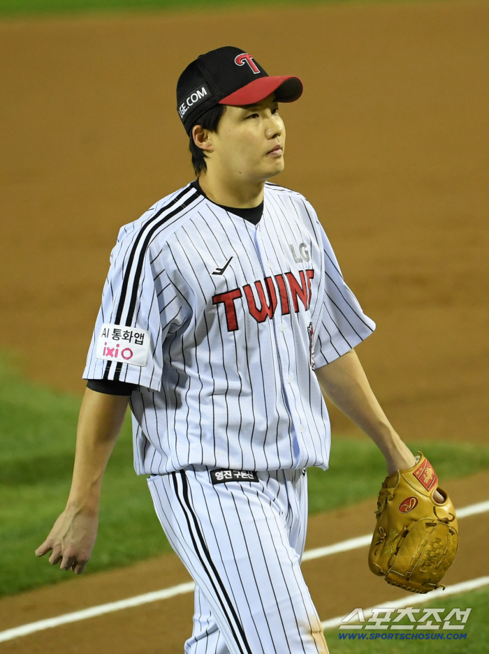 I can't stand it three times! Two years ago, nightmare Jae-hyun Lim Chan-kyu couldn't last four innings again…Four runs on two home runs  the bases loaded again...I picked LG's bench knife.