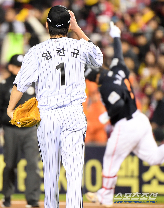 I can't stand it three times! Two years ago, nightmare Jae-hyun Lim Chan-kyu couldn't last four innings again…Four runs on two home runs  the bases loaded again...I picked LG's bench knife.