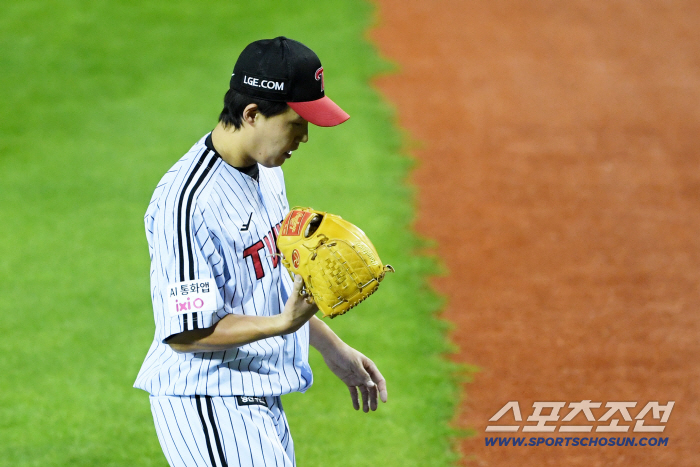 I can't stand it three times! Two years ago, nightmare Jae-hyun Lim Chan-kyu couldn't last four innings again…Four runs on two home runs  the bases loaded again...I picked LG's bench knife.