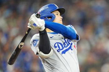 I don't have to listen to it after Game 5, but should Toronto fans be more sarcastic? Don't you know what Ohtani means by booing