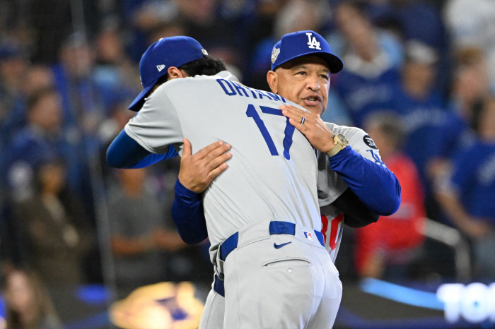 I don't have to listen to it after Game 5, but should Toronto fans be more sarcastic? Don't you know what Ohtani means by booing