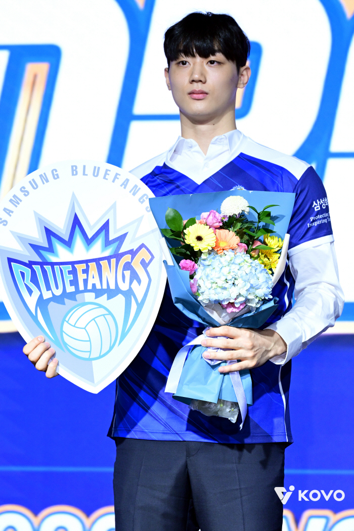 I thought it was Lee Woo-jin's draft, but KEPCO's unexpected choice, the second Heo Soo-bong high school graduate rookie Bang Kang-ho. 