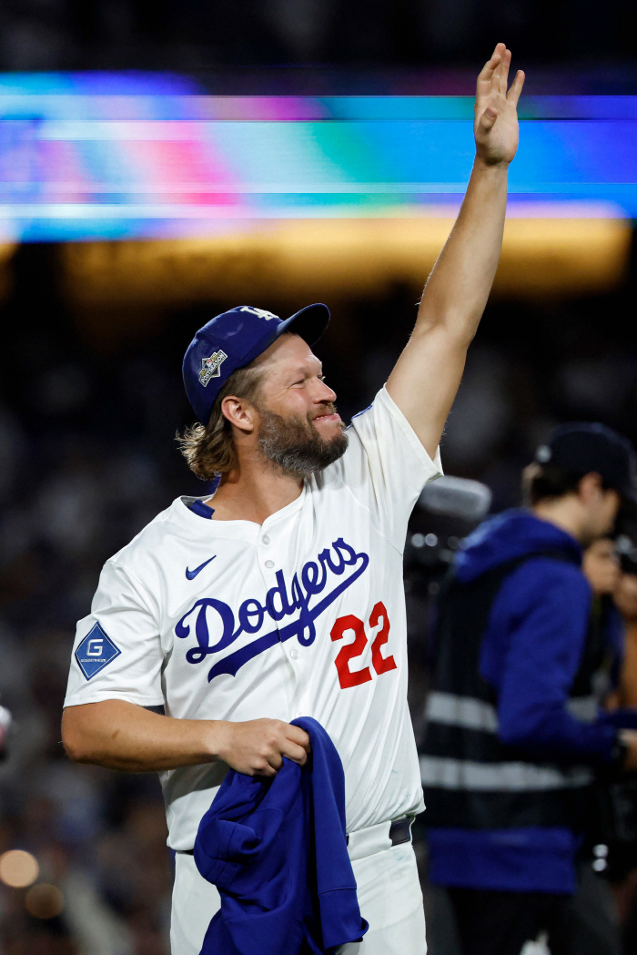 I'm doomed to find romance! Kershaw, just watch the last World Series..  → Roberts, you've got your tongue in the air