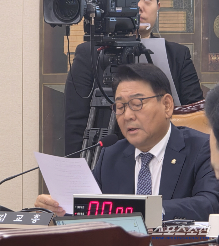 Lawmakers, why don't you ask questions about sports for the disabled, need support for the Jeju Sports Festival for the Disabled Kim Kyo-heung's sensitivity to minorities (2025 on the site of the National Assembly's inspection of the stylistic committee)