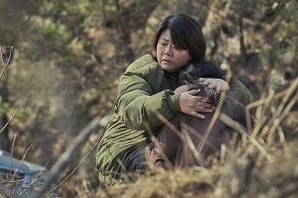 Lee Jung-eun, a woman in a white car, has a phobia of water, and she thinks she can die with her nose stuck in dish water