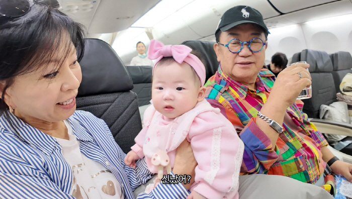 Lee Yong-sik, granddaughter EL prepares perfect plane manners amid controversy over crying babies