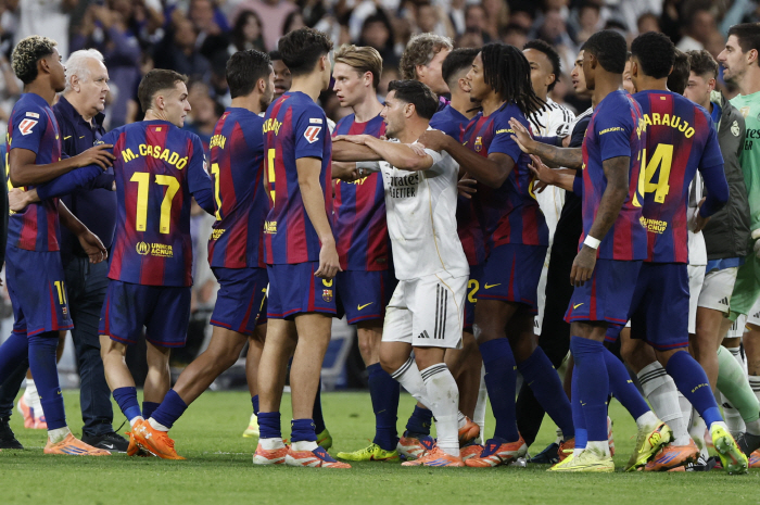 Let's play outside! El Clasico → I miss the time of Menaldo...It's meaningless conflict that only frowns on the fans
