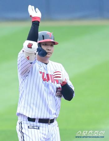 LG's No. 4 hitter blamed himself because of me → Moon Dong-ju's 154km hit in his first at-bat! Even Moon Bo-kyung was revived