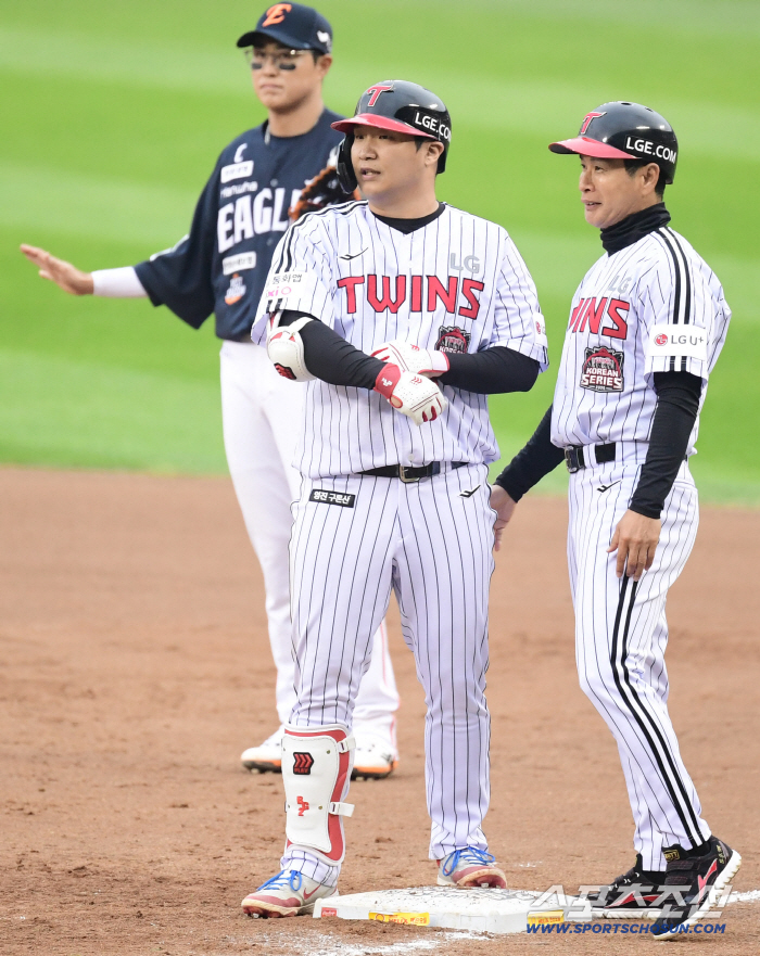 LG's No. 4 hitter blamed himself because of me → Moon Dong-ju's 154km hit in his first at-bat! Even Moon Bo-kyung was revived