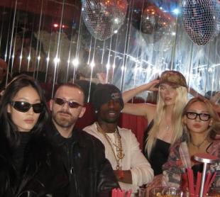 New World's eldest daughter Annie, YG's golden connection...G-Dragon and CL → Family with Travis Scott