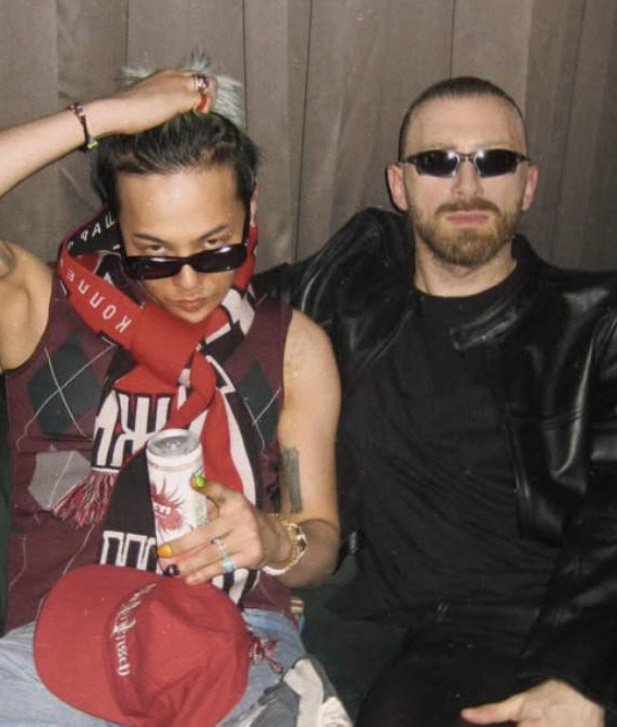 New World's eldest daughter Annie, YG's golden connection...G-Dragon and CL → Family with Travis Scott