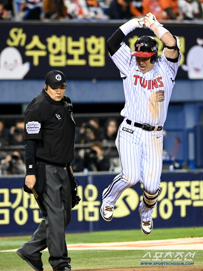 Oh, my. I scored four runs in the first inning, but one hit remained silent from the second inning. Park Dong-won, Moon Bo-kyung, a two-run shot with nine RBIs, won the game against LG 135. 100% chance of winning.