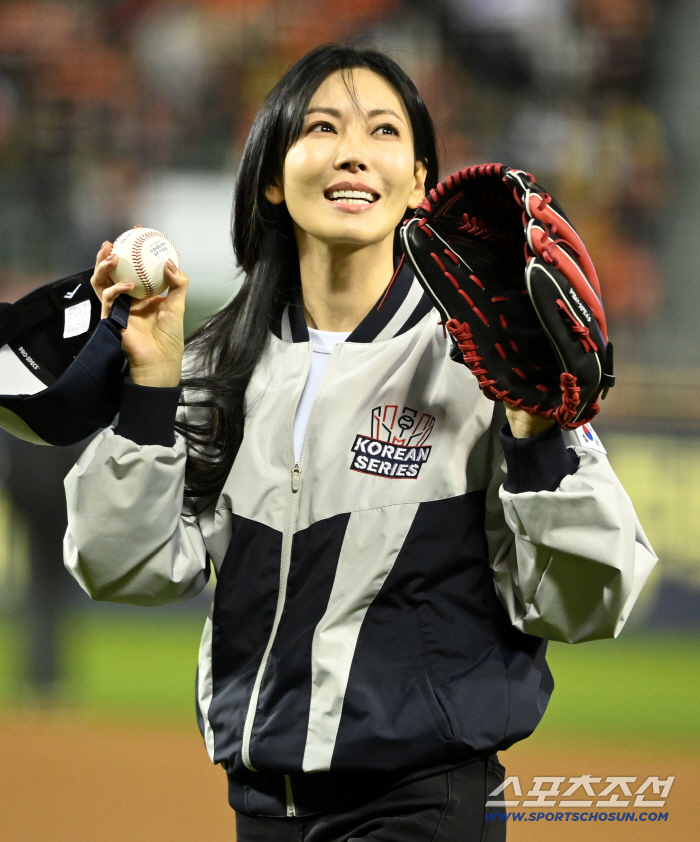 Oh, my. I scored four runs in the first inning, but one hit remained silent from the second inning. Park Dong-won, Moon Bo-kyung, a two-run shot with nine RBIs, won the game against LG 135. 100% chance of winning.