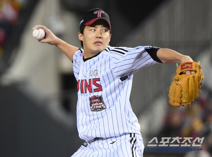 Oh, my. I scored four runs in the first inning, but one hit remained silent from the second inning. Park Dong-won, Moon Bo-kyung, a two-run shot with nine RBIs, won the game against LG 135. 100% chance of winning.