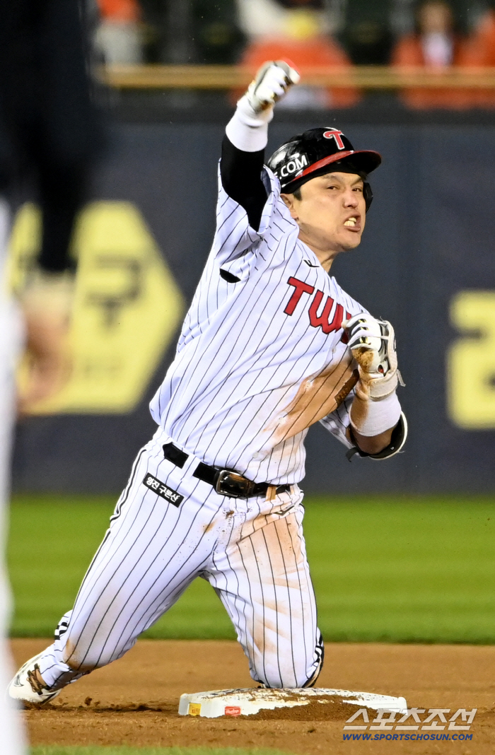 Oh, my. I scored four runs in the first inning, but one hit remained silent from the second inning. Park Dong-won, Moon Bo-kyung, a two-run shot with nine RBIs, won the game against LG 135. 100% chance of winning.