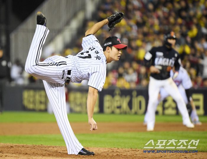Oh, my. I scored four runs in the first inning, but one hit remained silent from the second inning. Park Dong-won, Moon Bo-kyung, a two-run shot with nine RBIs, won the game against LG 135. 100% chance of winning.