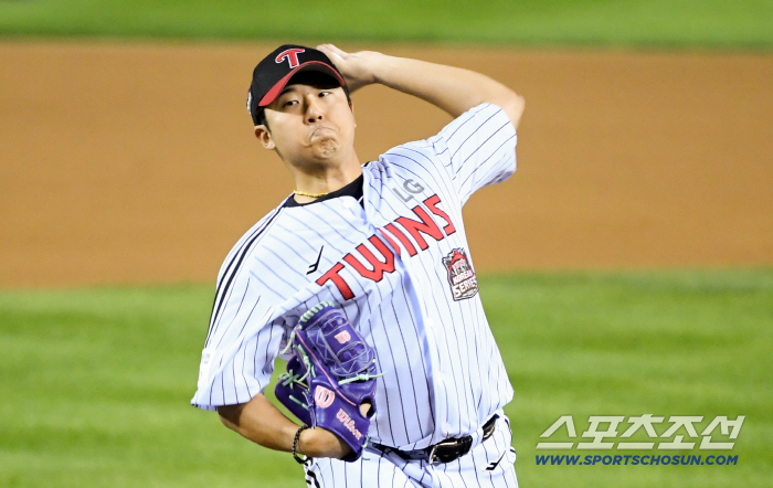 Oh, my. I scored four runs in the first inning, but one hit remained silent from the second inning. Park Dong-won, Moon Bo-kyung, a two-run shot with nine RBIs, won the game against LG 135. 100% chance of winning.