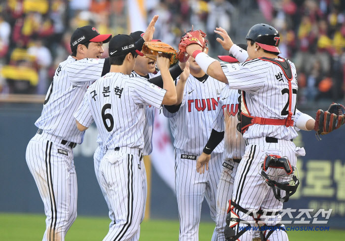 One-side series like this? Autumn baseball is rapidly changing to one win, but we don't know yet → LG should not let down its guard, Hanwha should not be disappointed