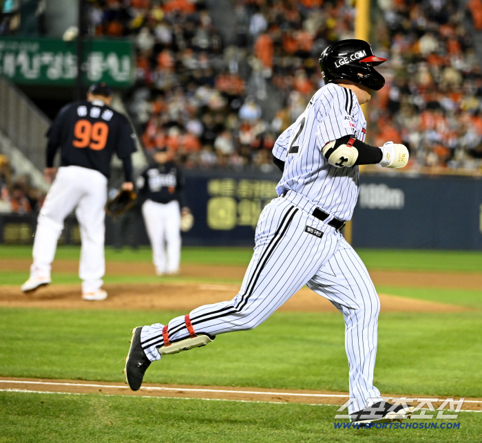  Kim Hyun-soo hits first at-bat against Ryu Hyun-jin