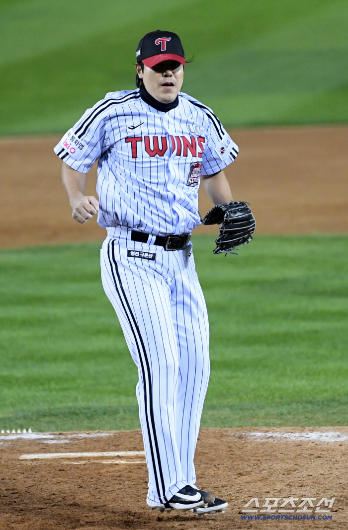  Kim Jin-sung and Roh Si-hwan struck out