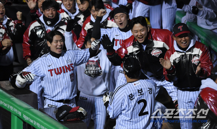  LG Twins Hong Chang-ki and Moon Bo-kyung did it