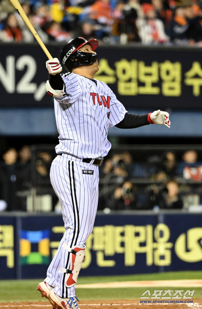  Moon Bo-kyung, who hit a ball, please move on
