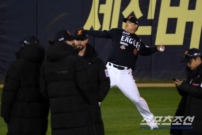  Ryu Hyun-jin's Poncewais Moon Dong-ju is watching