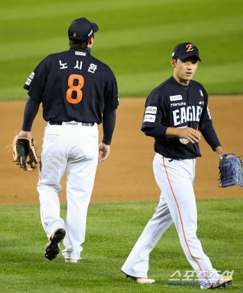  Third baseman Roh Sihwan made another mistake