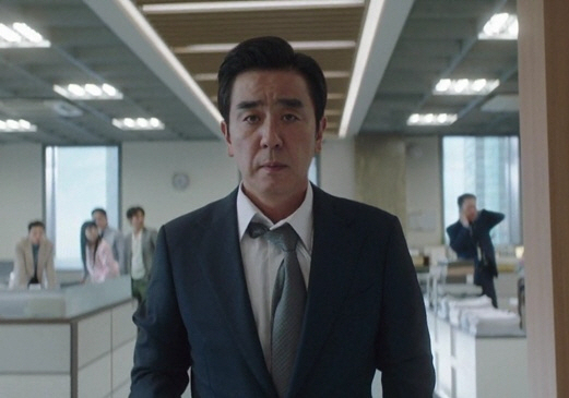 Ryu Seung-ryong's first major accident in 25 years...'The Story of General Manager Kim.' It casts a dark cloud