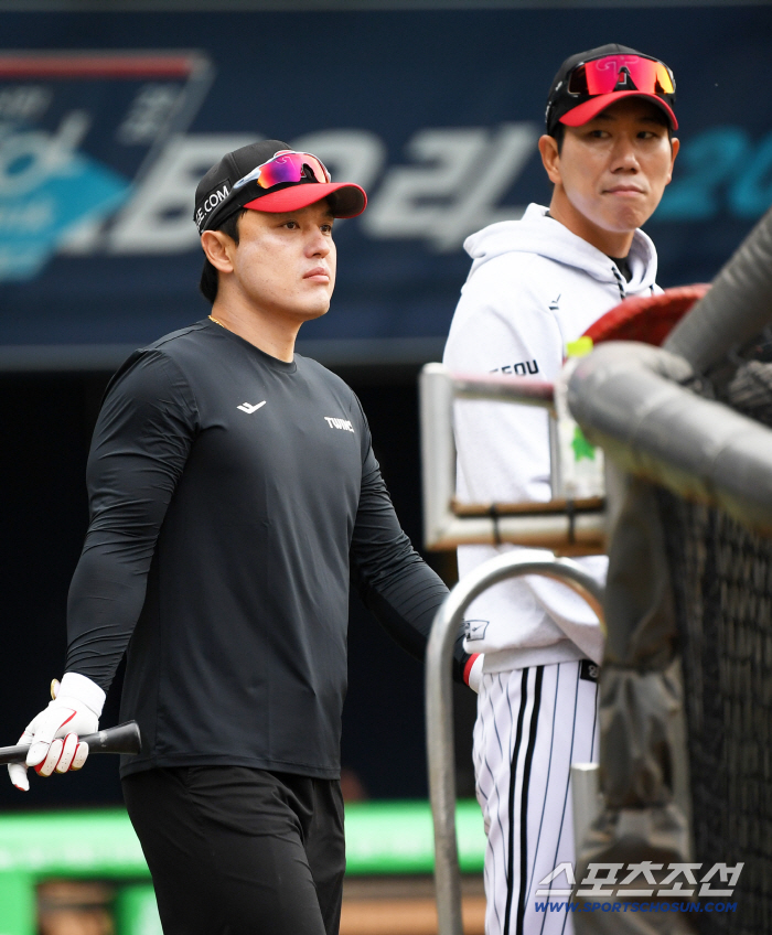 Since the first game, Ryu Hyun-jin has to hit three right hands without hitting, so the championship is close to winning