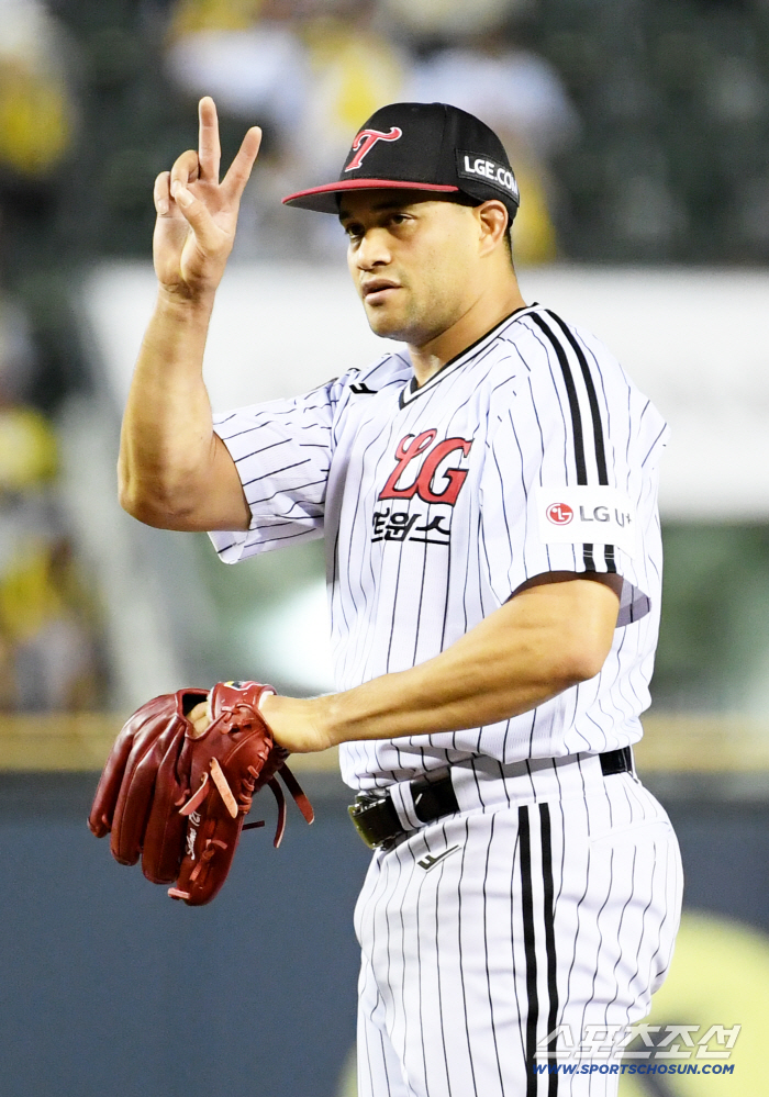What is the status of Chirinos, the biggest variable for LG's victory. The possibility of Son Joo-young in Game 3 seems not to be able to play Game 4 in the middle of nowhere yet.