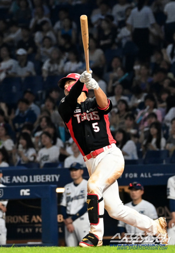 Superstar Kim Do-young wins the title of the best baseball player in the first half of the year